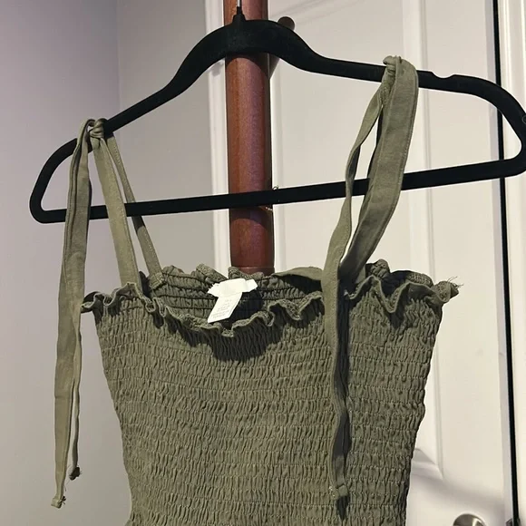 Women’s H&M Olive Green Smocked Peplum Crop Top Size Small |A175 - Picture 3 of 4